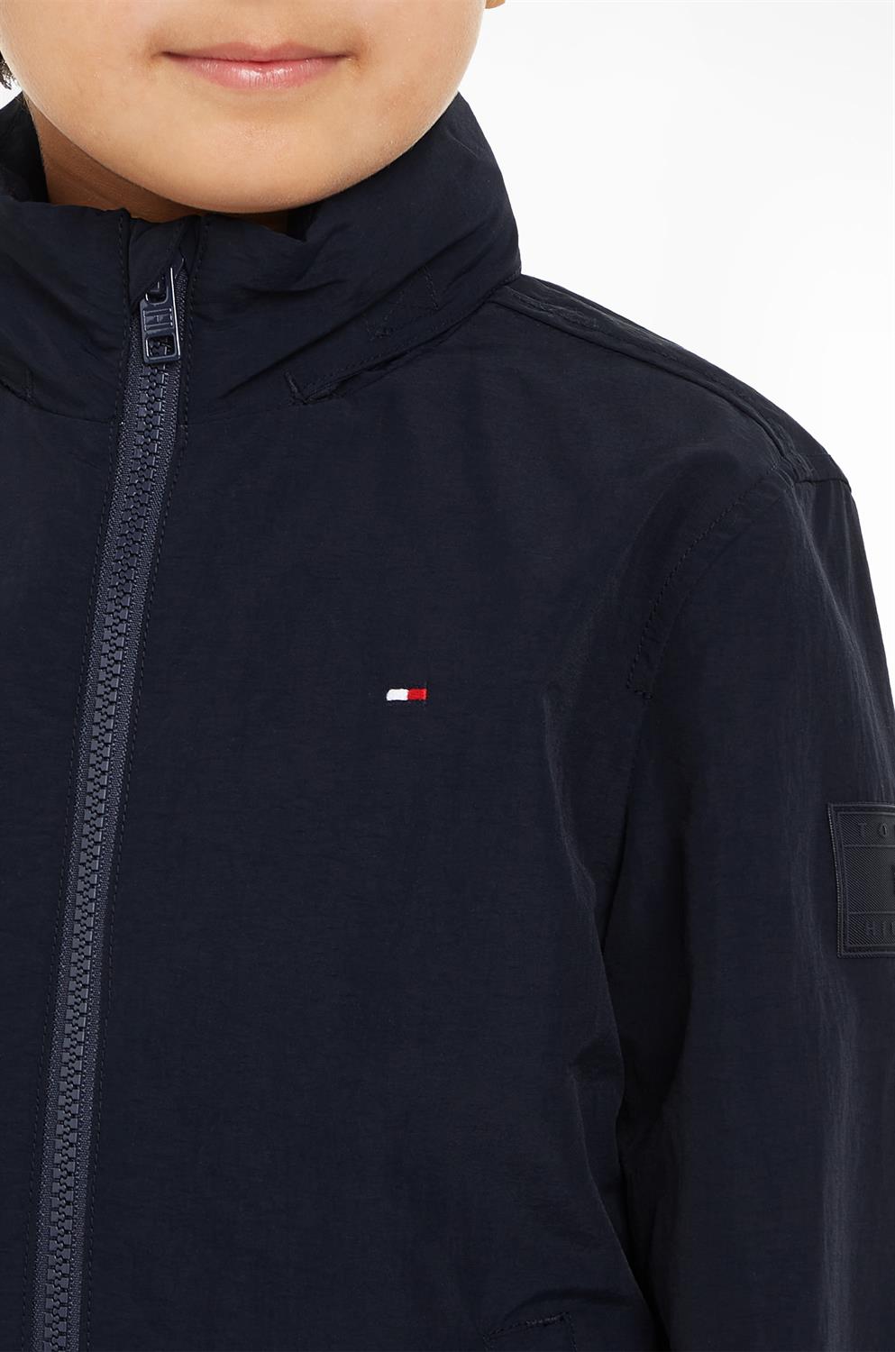 Tommy hilfiger jas jongen 2025